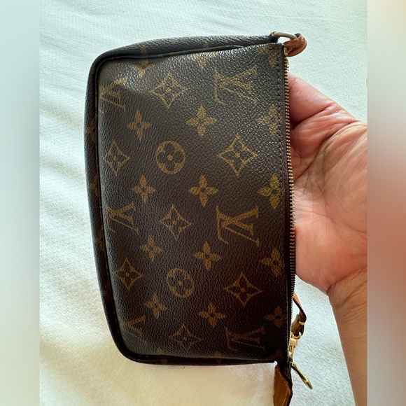 👩‍💼Louis Vuitton Pochette Accessoir - Picture 5 of 17
